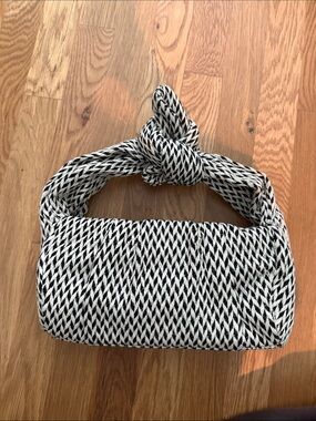 Urban Expressions Black & White Knotted Handle Shoulder Bag
